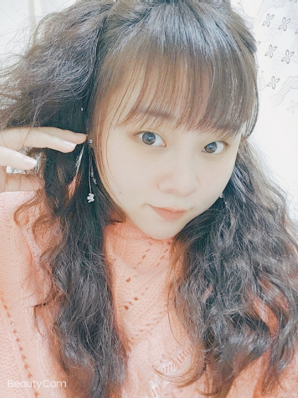 艾薇儿的第一张照片--连城相亲网