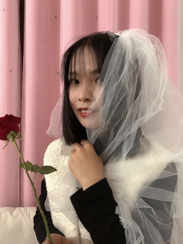 持紫菜包饭的女孩的第一张照片--连城相亲网