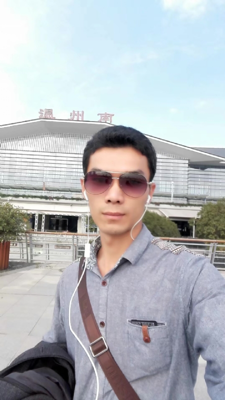 错把真心喂了狗的第三张照片--连城相亲网