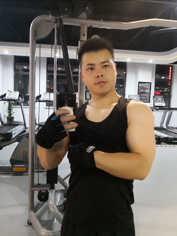 范迪塞尔的第二张照片--连城相亲网
